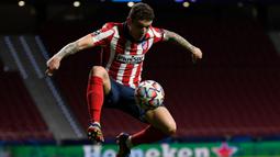 Kieran Trippier akan menjadi pilihan yang cocok dengan skema 3-5-2 yang diterapkan oleh Ole Gunnar Solskjaer. Ia merupakan bek yang mampu melakukan kemampuan bertahan dan menyerang dengan sama baiknya. Ditambah, Trippier mengungkapkan ingin kembali ke negaranya, Inggris. (AFP/Pierre-Philippe Marcou)