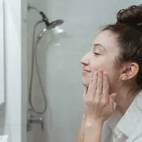 Daftar skincare yang paling dibutuhkan oleh kulit (foto: Pexels/Miriam Alonso)