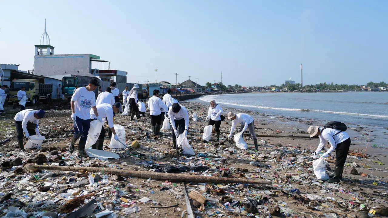 Hari Lingkungan Hidup Sedunia, 27 Ton Sampah Dibersihkan dari Teluk Labuan