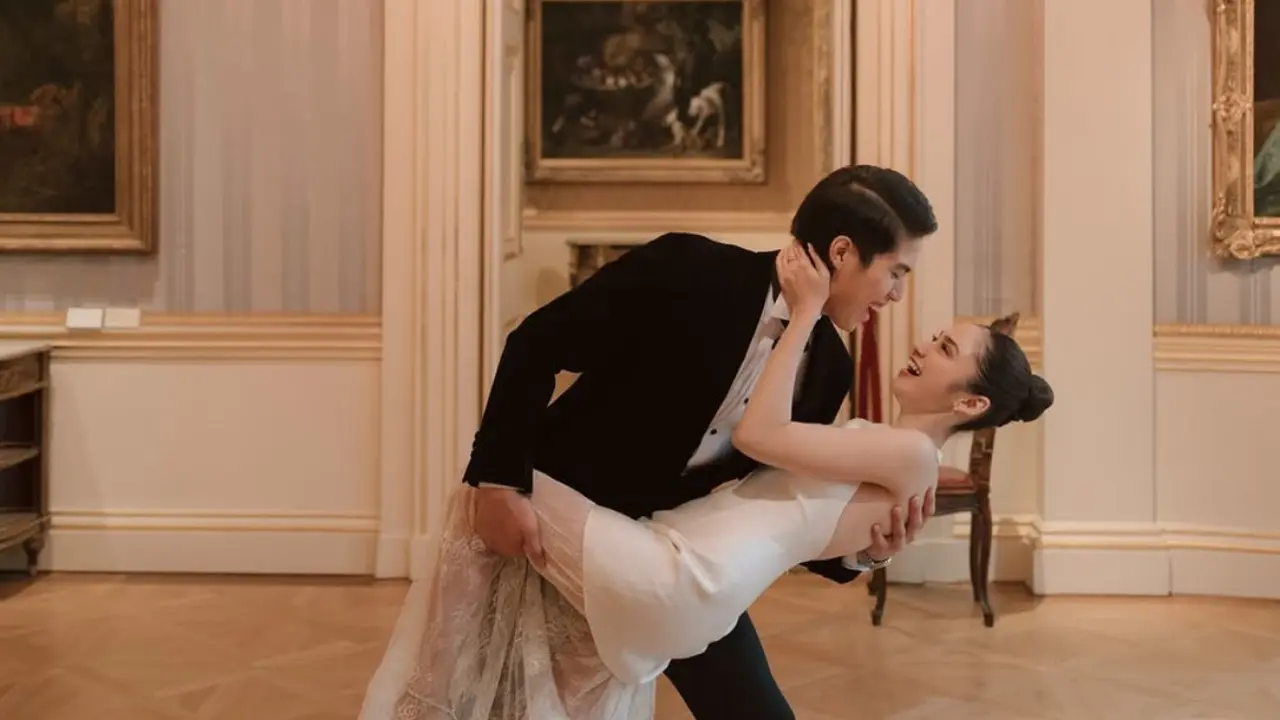 Syifa Hadju dan El Rumi Prewedding Konsep Museum Date di Inggris. [@syifahadju]