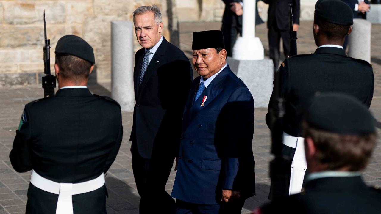 VIDEO: Paspampres Bule Badan Tegap Kawal Prabowo di Kanada, Lindungi saat Masuk Mobil