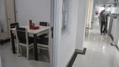 Aktivitas pekerja saat menyelesaikan penataan di salah satu unit Rumah Susun Sewa (Rusunawa) Sentra Mulya Jaya, Bambu Apus, Jakarta, Senin (3/4/2023). (merdeka.com/Iqbal S Nugroho)