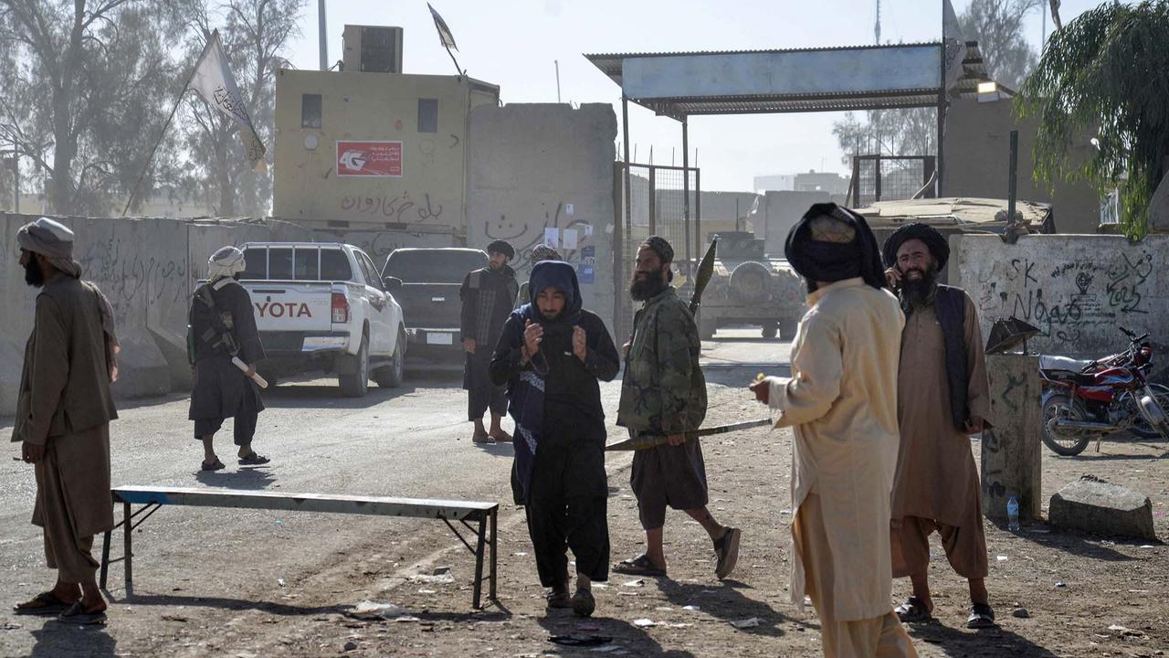 FOTO: Pasukan Taliban dan Pakistan Saling Gempur, 15 Warga Sipil Tewas
