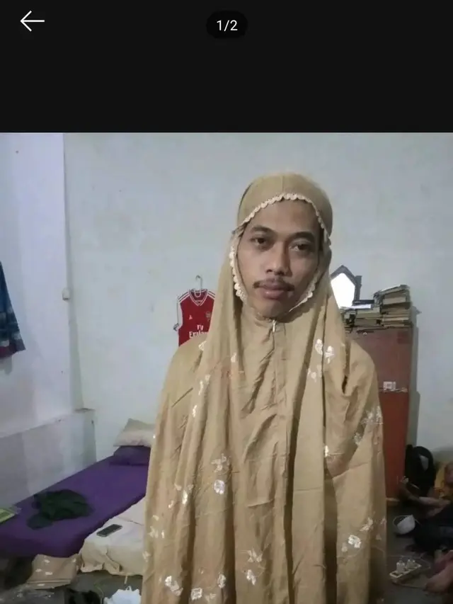8 Potret Nyeleneh Bapak-Bapak Beri Ulasan Usai Belanja di Online Shop Ini Kocak