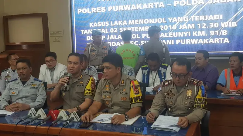 Selain rem blong yang mengakibatkan kecelakaan maut di Tol Cipularang pada Senin, 2 September 2019 lalu, polisi mengungkap truk yang dikemudikan oleh DH dan S melebih muatan.