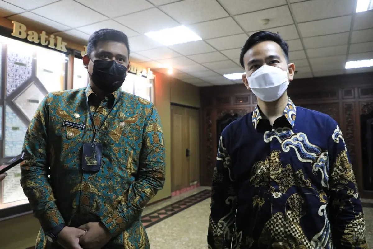 Foto Gibran Rakabuming Raka dan Bobby Nasution