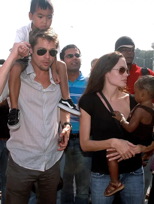 Di dalam dokumen yang diajukan Pitt berisi pernyataan bahwa dirinya siap menghadapi perseteruan dengan Jolie dalam memperjuangkan hak asuh penuh keenam anaknya. (AFP/Bintang.com)