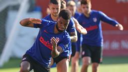 Pemain Atletico Madrid saat mengikuti sesi latihan di Training Complex, Majadahonda, Madrid, Senin (25/5/2020) waktu setempat. Klub-klub Liga Spanyol kembali jalani latihan jelang bergulirnya kompetisi La Liga. (AFP/Handout/Atletico Madrid)