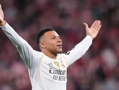 Pemain Real Madrid, Kylian Mbappe melakukan selebrasi setelah mencetak gol ke gawang Athletic Bilbao dalam laga lanjutan Liga Spanyol 2025/2026 di Stadion San Mames, Bilbao, Spanyol, Rabu (03/12/2025). (AP Photo/Jose Breton)