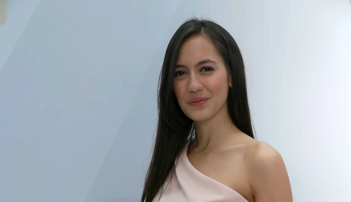 "Kalau Afgan orangnya kreatif banget, telaten, disiplin, teliti, dan humoris," ujar Pevita menilai Afgan. (Nurwahyunan/Bintang.com)