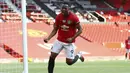 Penyerang Manchester United, Anthony Martial, melakukan selebrasi usai membobol gawang Sheffield United pada laga Premier League di Stadion Old Trafford, Rabu (24/6/2020). Manchester United menang dengan skor 3-0. (AP/Michael Steele)