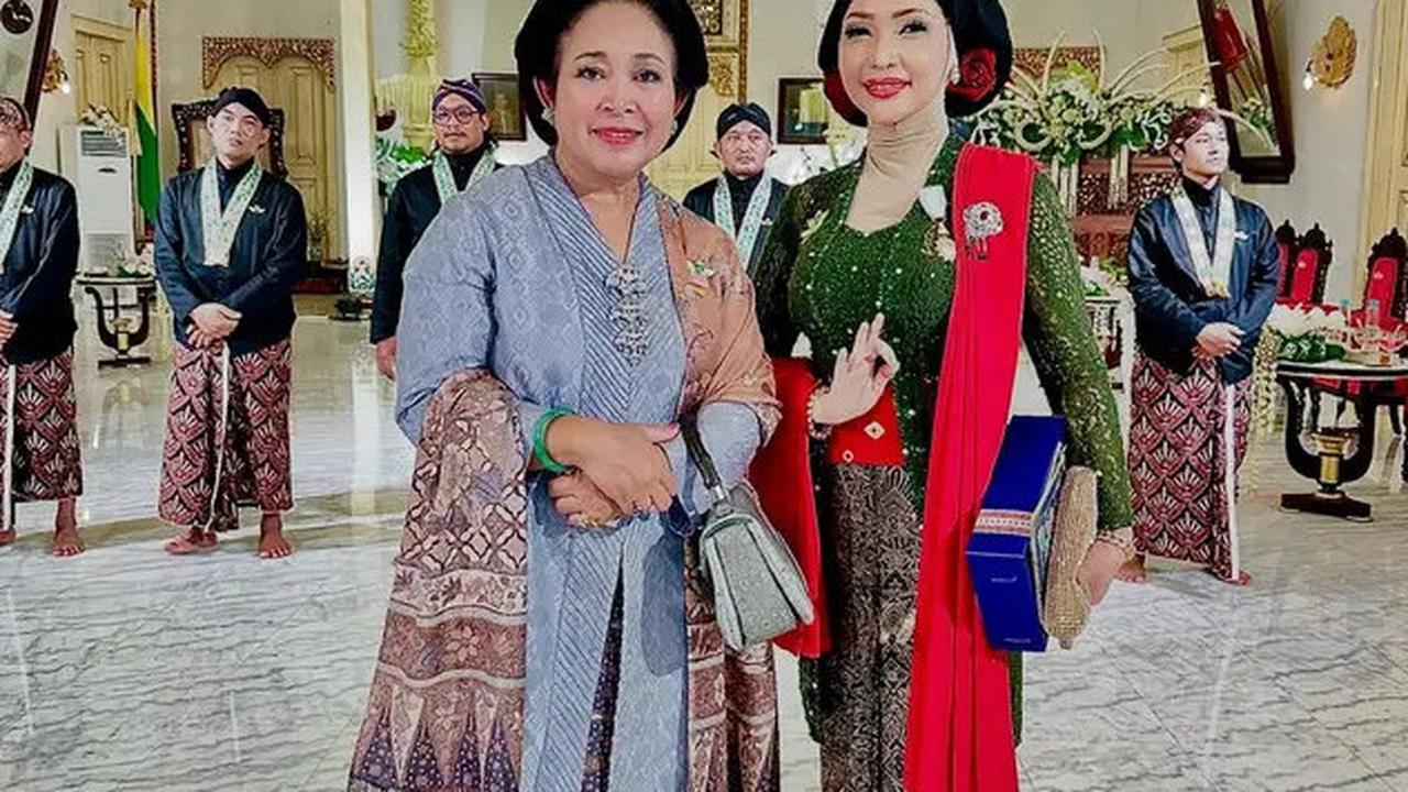 5 Inspirasi Model Clutch ala Roro Fitria, Cocok Dipadukan dengan Kebaya