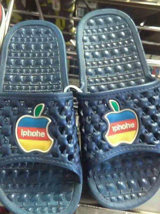 7 Potret Sandal dengan Merek Nyeleneh Ini Bikin Geleng Kepala