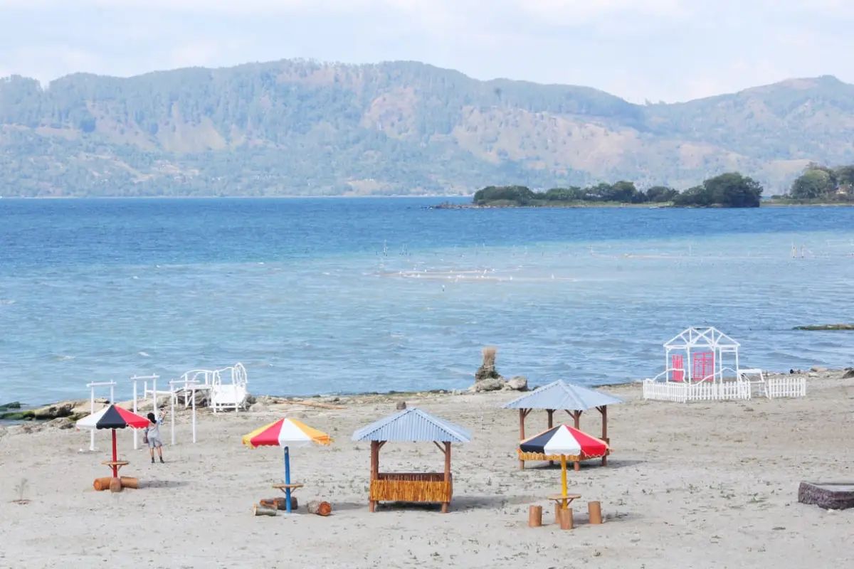 Mengenal Batuhoda, Pantai Menawan di Danau Toba