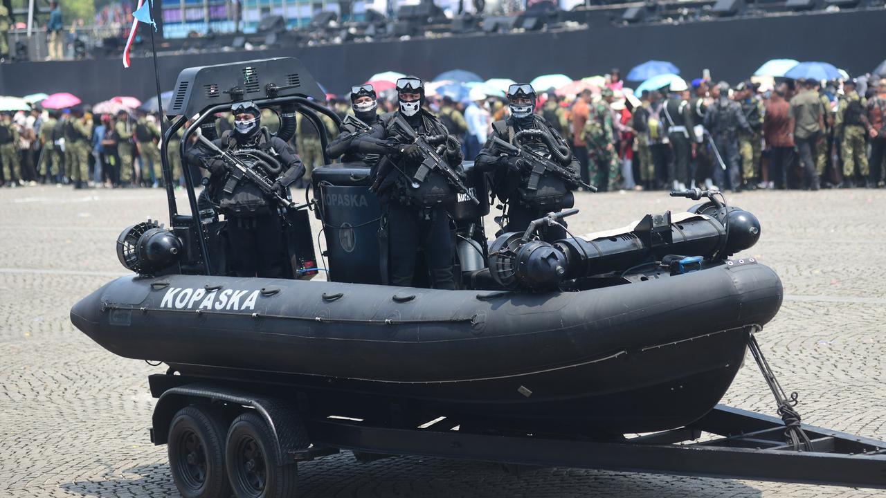 FOTO: Ribuan Warga Padati Monas Saksikan Kemegahan Parade HUT ke-80 TNI