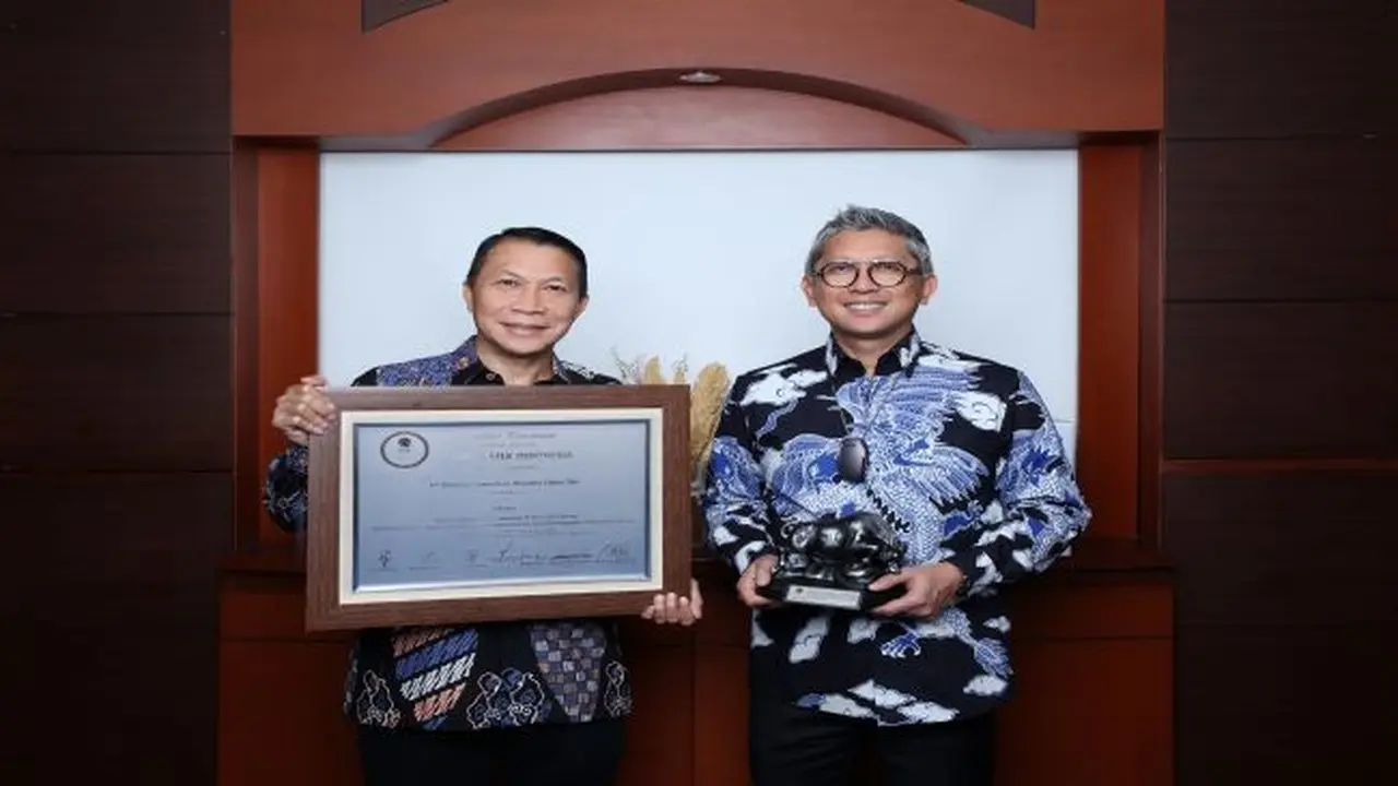 Pencatatan saham perdana PT Bintang Samudera Mandiri Lines Tbk (BSML) pada Kamis (16/12/2021) (Foto: BEI)