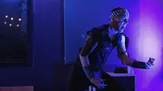 Salah satu pendiri Thai Air Guitar Jacob "Airlectric Eel" Conger tampil pada Kejuaraan Gitar Udara Thailand 2022 di Bangkok, Thailand, 18 Juni 2022. Kejuaraan gitar udara pertama diadakan pada awal tahun 1980 di Swedia dan Amerika. (LILLIAN SUWANRUMPHA/AFP)