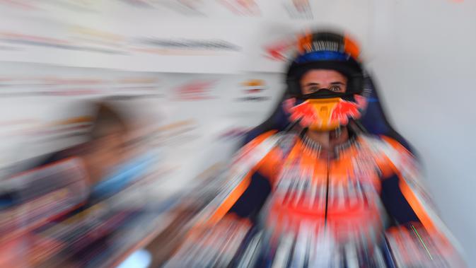 Alex Marquez belum bisa secepat sang kakak, Marc Marquez bersama Repsol Honda di MotoGP. (JOE KLAMAR / AFP)
