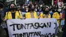 <p>Sejumlah mahasiswa yang tergabung dalam Aliansi Mahasiswa Indonsia (AMI) menggelar aksi demonstrasi di kawasan Patung Kuda, Jakarta Kamis (21/4/2022). Dalam aksinya mereka menuntut tindak tegas para penjahat konstitusi. (Liputan6.com/Faizal Fanani)</p>