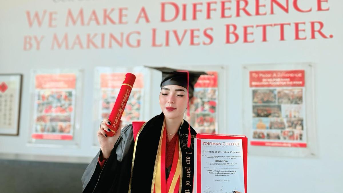 Kisah Inspiratif Dewi Intan Malenka: Cumlaude MBA di Tengah Perjuangan Bela Anak