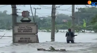 Lingkungan yang lembab dan sulitnya mengakses bahan makanan serta air bersih menyebabkan anak-anak di Desa Tangungan mulai terserang berbagai penyakit.