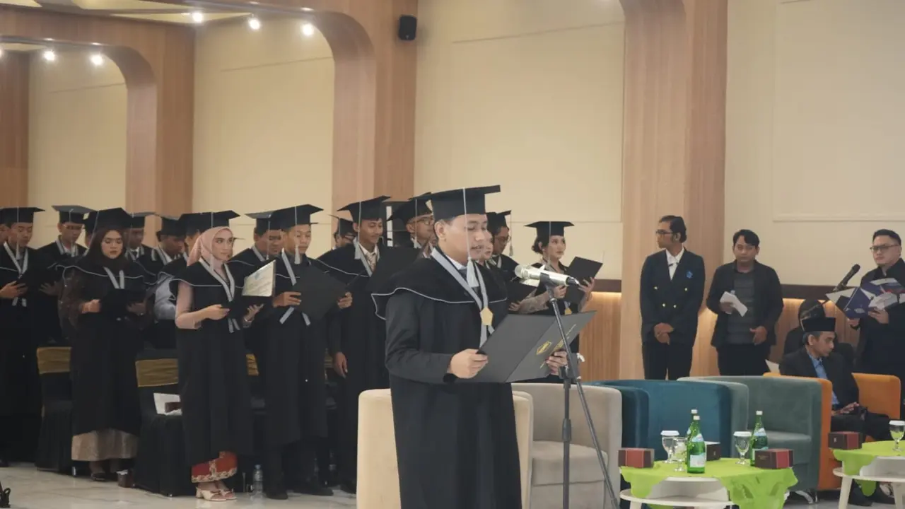 Acara Wisuda ke-32 STMIK AMIK Bandung, Sabtu (25/7/2025) (Istimewa)
