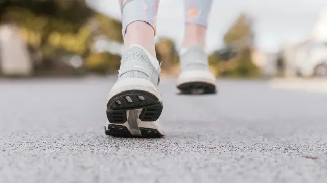 Kapan Waktu Terbaik untuk Jalan Kaki saat Cuaca Panas? Simak Panduan Aman