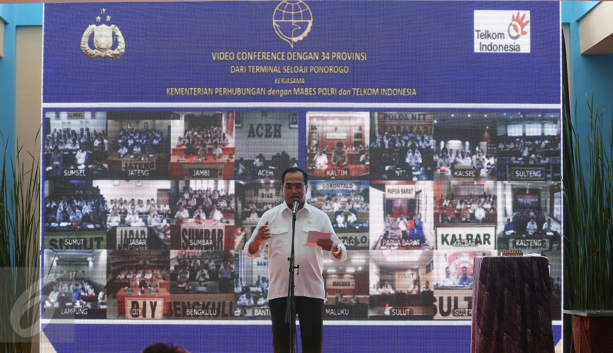 Menhub Budi Karya Sumadi menyampaikan sambutan dalam peresmian Terminal Bus Tipe A Seloaji di Kabupaten Ponorogo, Jawa Timur, Jumat (3/2). Terminal Bus Tipe A Seloaji ini dibangun di atas luas lahan 46.960 meter persegi. (Liputan6.com/Johan Tallo)