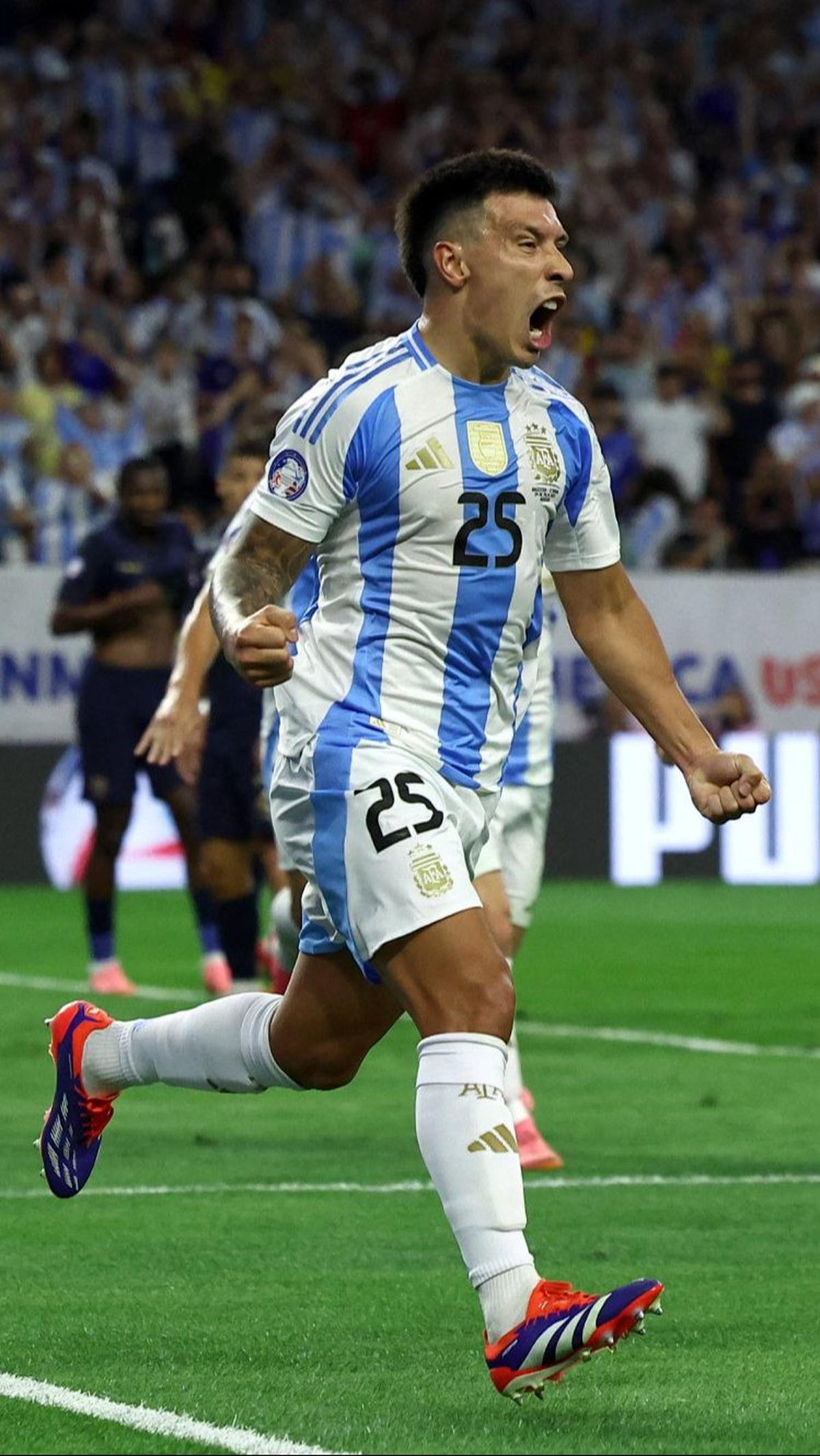 Di laga ini, Argentina nyaris memenangkan laga lewat gol Lisandro Martinez&nbsp;pada menit ke-35.&nbsp;Foto: REUTERS/Agustin Marcarian