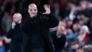 Aksi dari pelatih berusia 53 tahun itu adalah bentuk balasan kepada fans Liverpool. Pep seperti memberi tahu bahwa ia berhasil memenangkan enam gelar Liga Inggris bersama Man City. (AFP/Adrian Dennis)