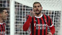 Pemain AC Milan, Theo Hernandez, merayakan gol yang dicetaknya ke gawang Udinese dalam laga giornata 32 Serie A Liga Italia di Bluenergy Stadium, Sabtu (12/4/2025) dini hari WIB. AC Milan menang telak 4-0 dalam laga ini. (Andrea Bressanutti/LaPresse via AP)