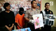 Sang ibu menjual bayi untuk biaya mencari kerja di Kalimantan.

