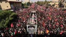 Lautan Manusia Iringi Pemakaman Ali Khamenei