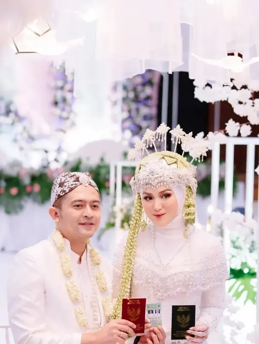 <p>[Instagram/kiki_thepotters]</p>