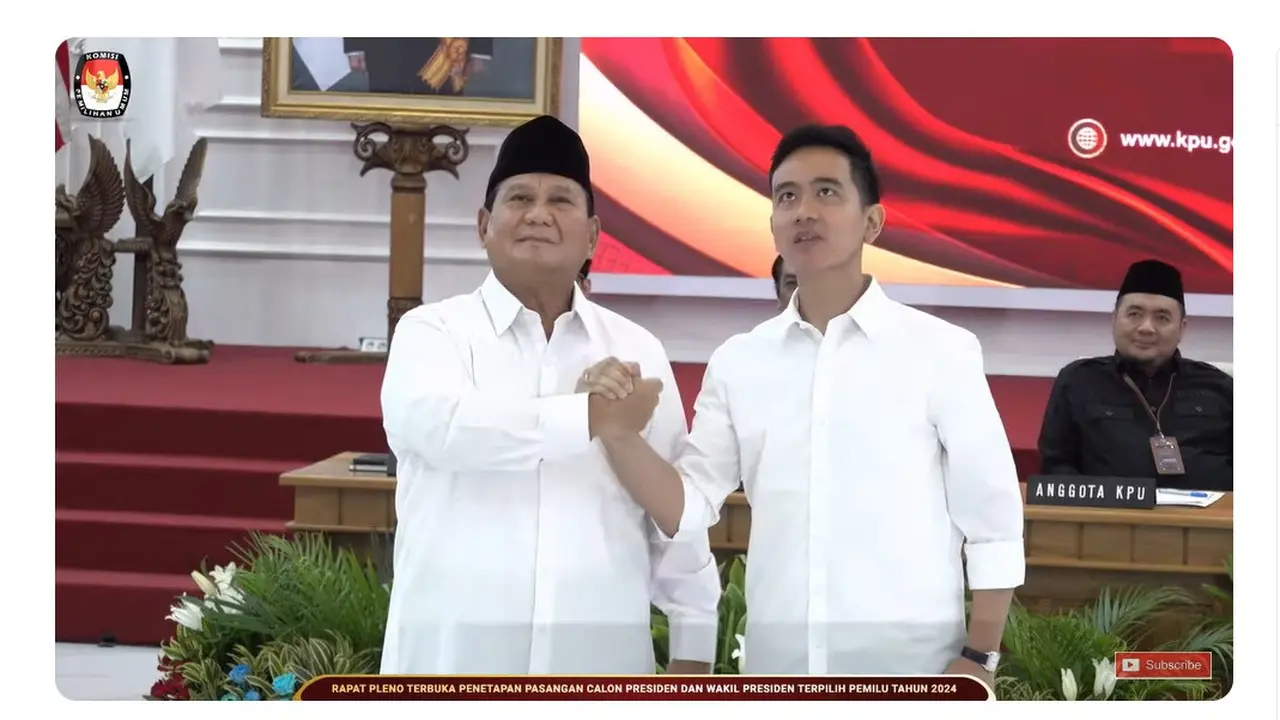 Prabowo Subianto bersama Gibran Rakabuming Raka usai menyampaikan pidato perdana setelah resmi ditetapkan Komisi Pemilihan Umum Republik Indonesia (KPU RI) sebagai Presiden dan Wakil Presiden Terpilih 2024.