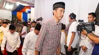 Salam 2 Jari Banjiri Pabrik di Sukabumi, Jokowi Manggut-manggut