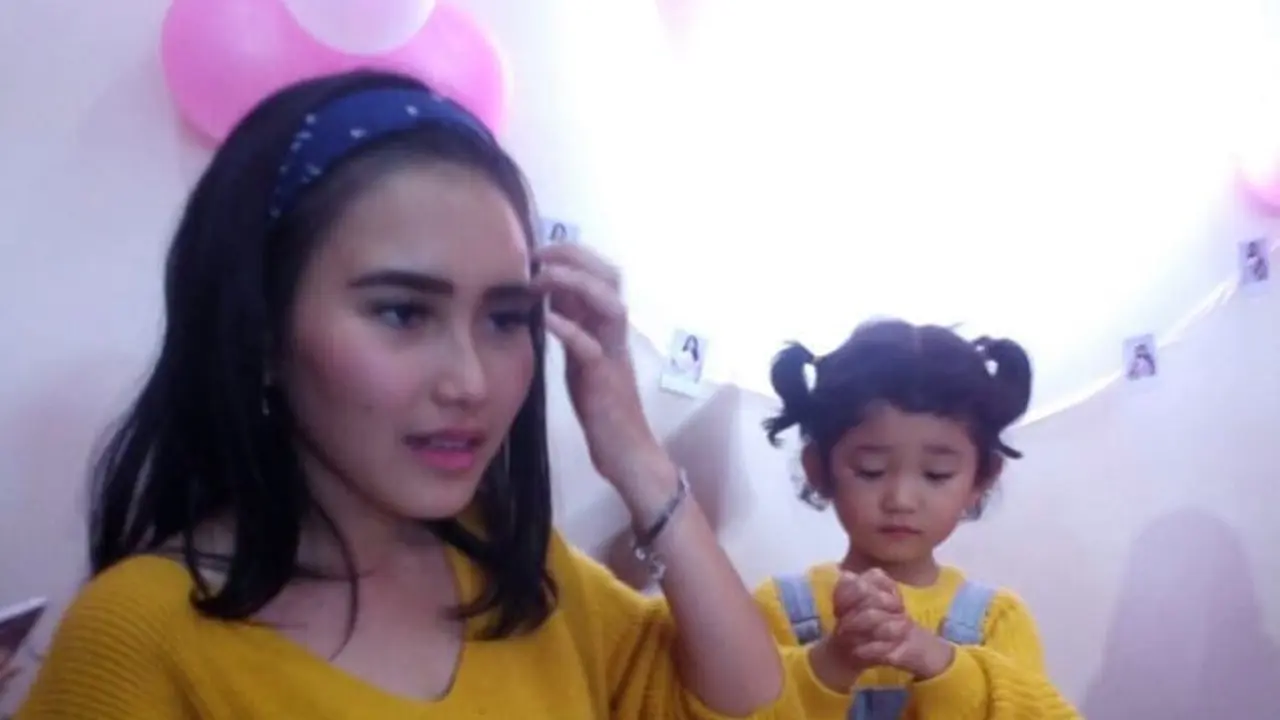 [Bintang] Ayu Ting Ting Ayu Ting Ting dan putrinya, Bilqis Khumairah Razaq
