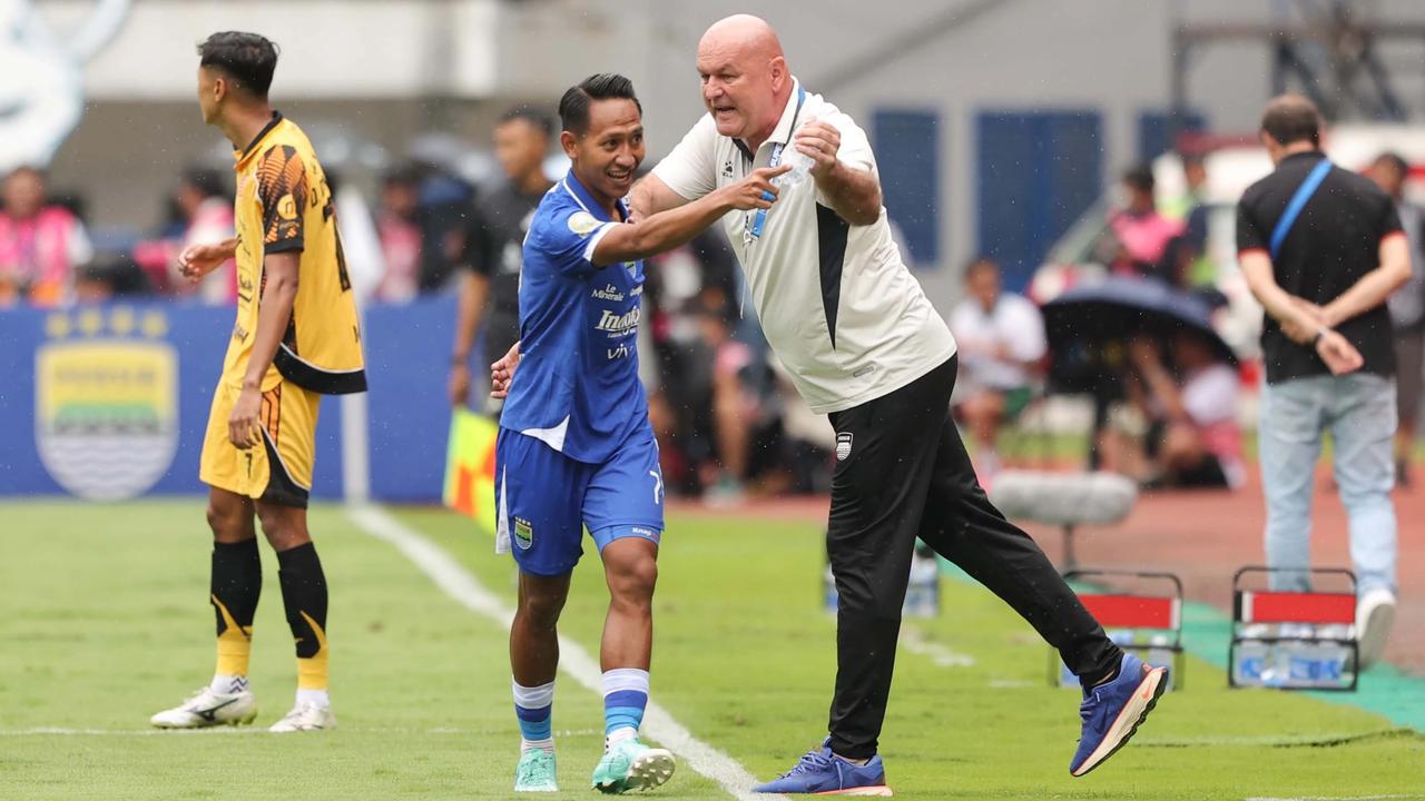 FOTO: Persib Tundukkan Persija dan Rebut Puncak Klasemen