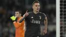 Pemain Juventus, Arkadiusz Milik, melakukan selebrasi setelah mencetak gol ke gawang Lazio pada laga semifinal Coppa Italia meski kalah dari Lazio di Stadion Olimpico, Roma, Rabu (24/2/2024). (AP Photo/Alfredo Falcone)