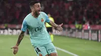 Gelandang Real Mallorca asal Spanyol bernomor punggung 14, Dani Rodriguez, merayakan gol pembuka dalam pertandingan final Copa del Rey (Piala Raja) antara Athletic Club Bilbao dan RCD Mallorca di Stadion La Cartuja, Sevilla, pada 6 April 2024. (CRISTINA QUICLER/AFP)