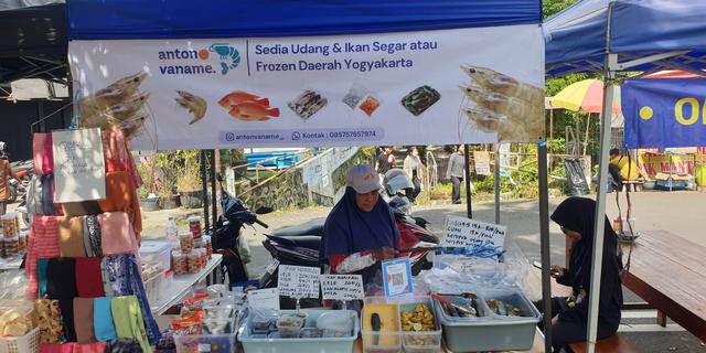 Dari Tambak ke Lapak Sunmor UGM, Anton Vaname Jual Udang Segar Hasil Budidaya Sendiri