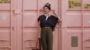 Outfit kasual dan preppy ala Claradevi ini bisa kamu jadikan inspirasi untuk ke kantor atau kampus. Sentuhan vintage bisa kamu dapatkan dengan menambahkan scarf dan belt. (Instagram.com/lucedaleco).