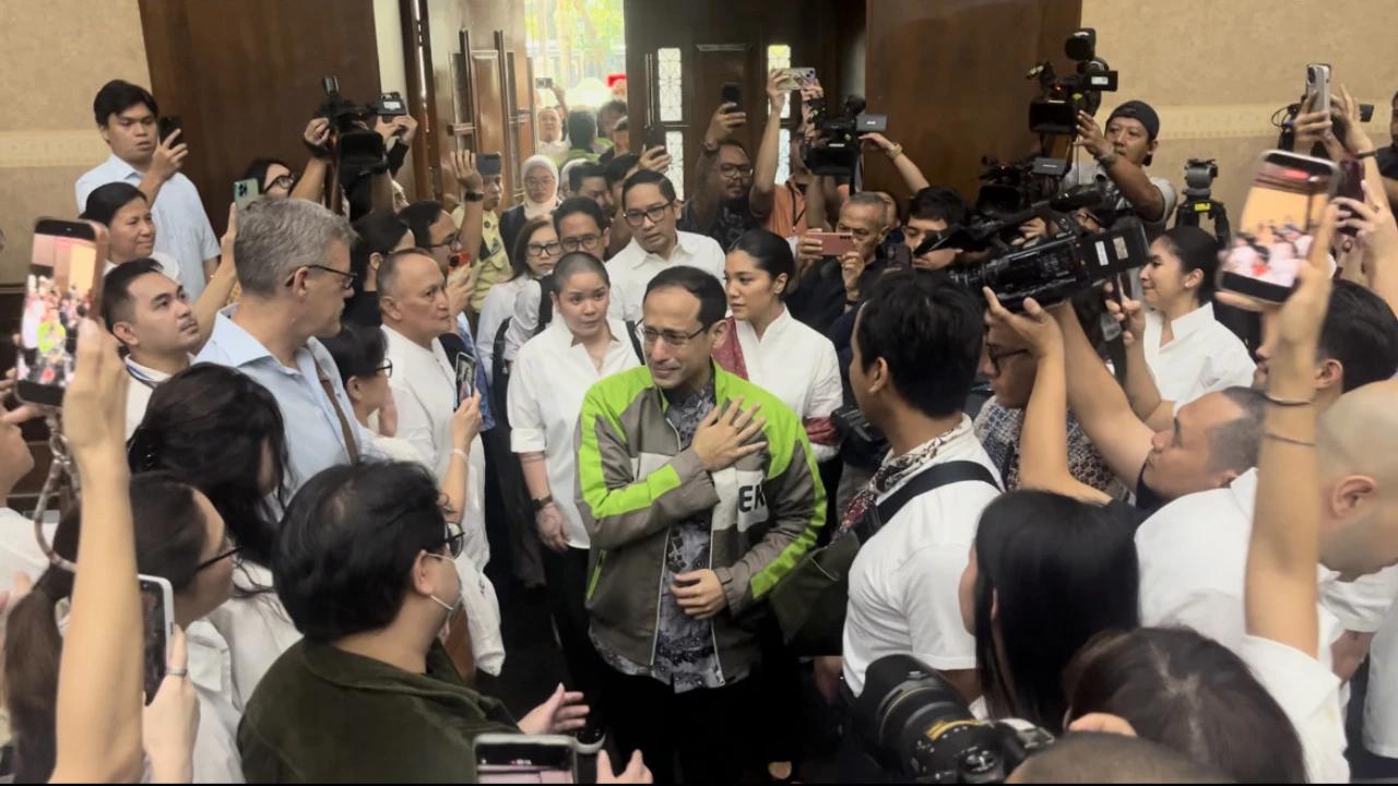 Nadiem Gunakan Jaket Gojek Generasi Pertama di Sidang Pleidoi