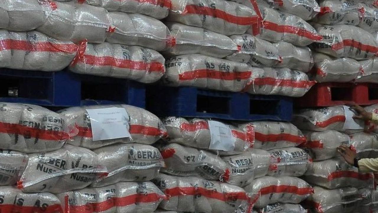 VIDEO: Trik Jokowi Guyur Subsidi Pupuk 9,55 Juta Ton Atasi Krisis Beras Modal KTP