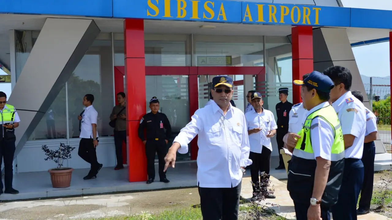 Menhub Kunjungi Bandara Sibisa