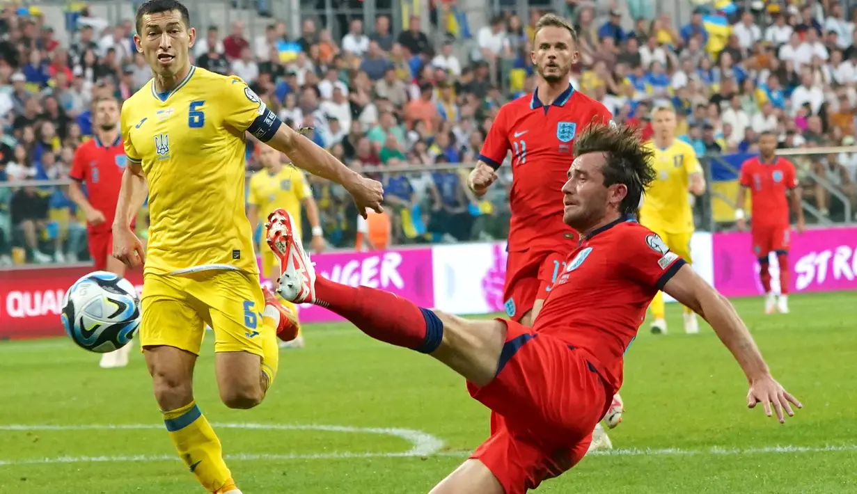 Inggris kini berada di puncak klasemen dengan 13 poin. (Photo by JANEK SKARZYNSKI / AFP)