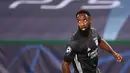 2. Moussa Dembele - Striker berusia 24 tahun ini tampil memukau saat Olympique Lyon menghadapi Manchester City di perempat final liga Champions 2019/2020. Dua golnya ke gawang Manchester City membuat tim asal Inggris itu tersingkir dari Liga Champions. (AFP/Franck FIfe/pool)