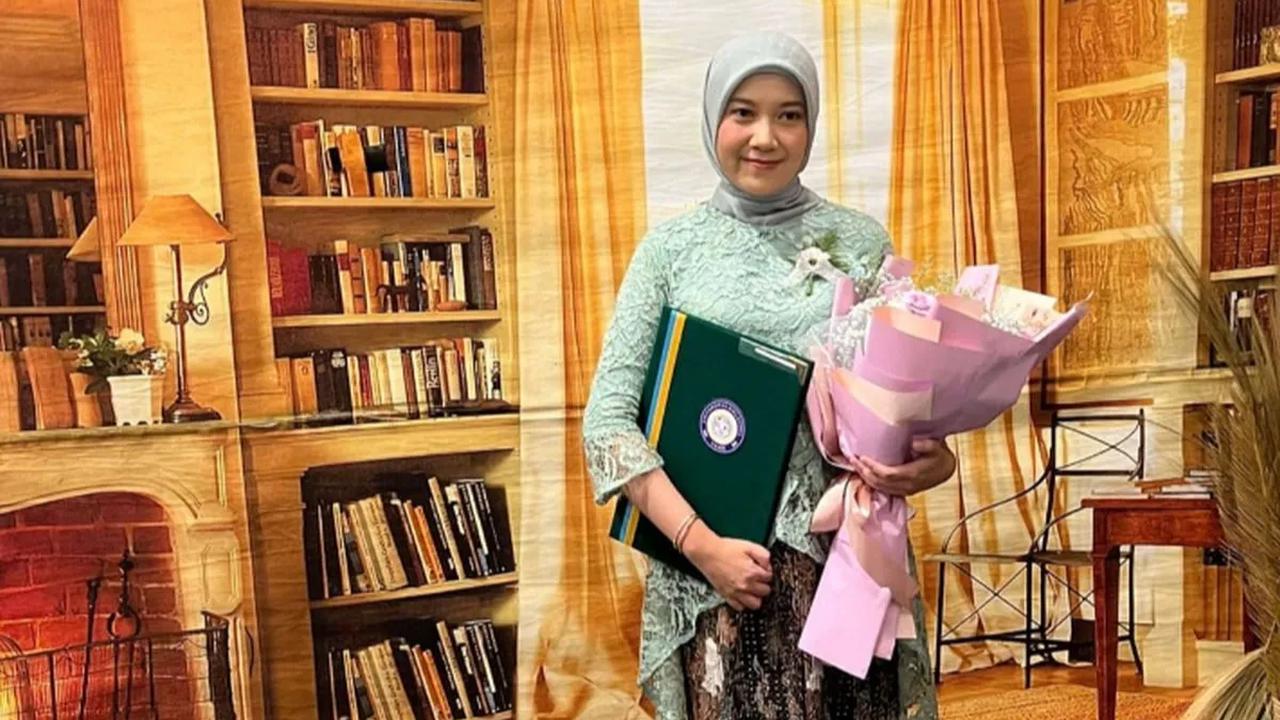 Anak kedua Mahfud MD ini mengikuti jejak kakaknya&nbsp; menjadi dokter.