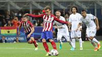 Striker Atletico Madrid, Antoine Griezmann, gagal mencetak gol penalti melawan Real Madrid pada final Liga Champions di San Siro, Milan, 28 Mei 2016. (Reuters/Carl Recine)