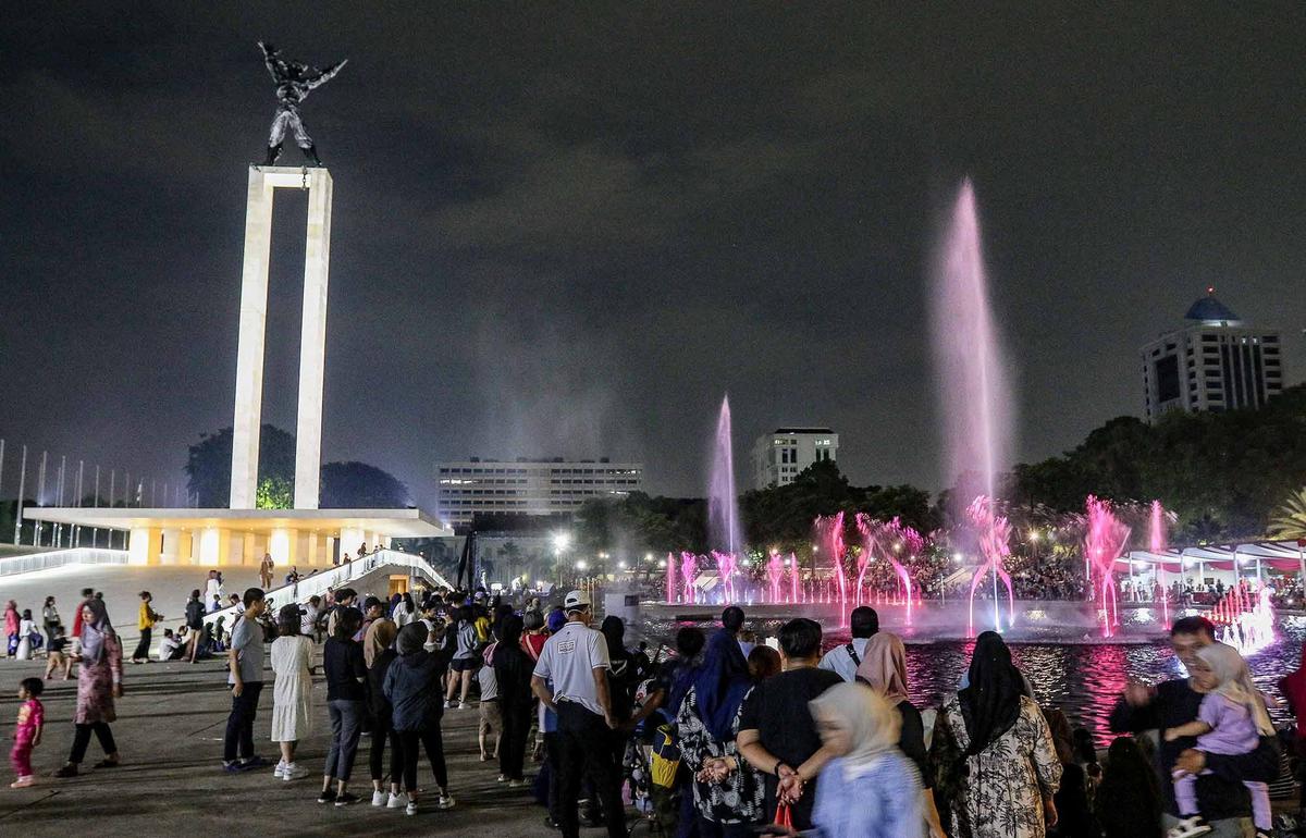 FOTO: Melihat Aktifitas Warga di Taman Lapangan Banteng yang Buka 24 Jam